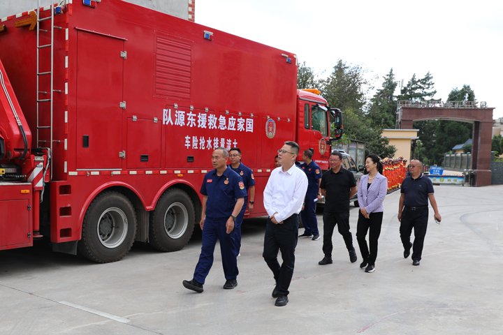 中共曲靖市委常委、市人民政府副市长侯海峰莅临国家矿山应抢救援东源队检查调研