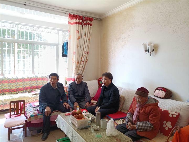 集团向导莅临可保煤矿送温暖 (5).jpg